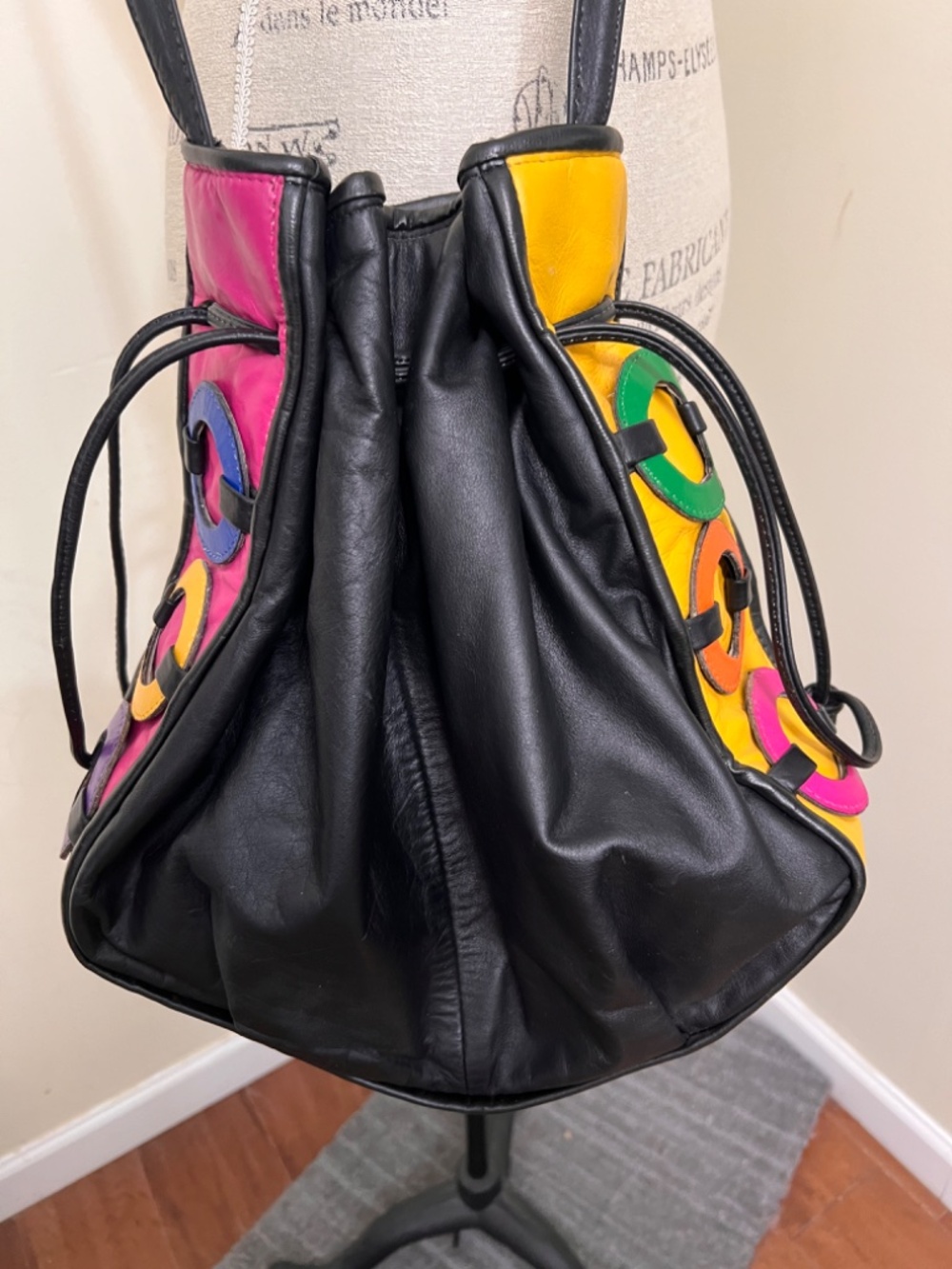 COLLECTIBLE VINGAGE "Samir" leather drawstring bucket over bodt black bag